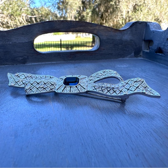 Vintage Rhinestone Bow Brooch - Picture 9 of 12